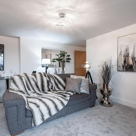Luxurious River View Apartment With Terrace Worcester Exterior foto