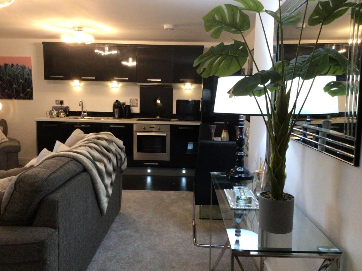 Luxurious River View Apartment With Terrace Worcester Exterior foto