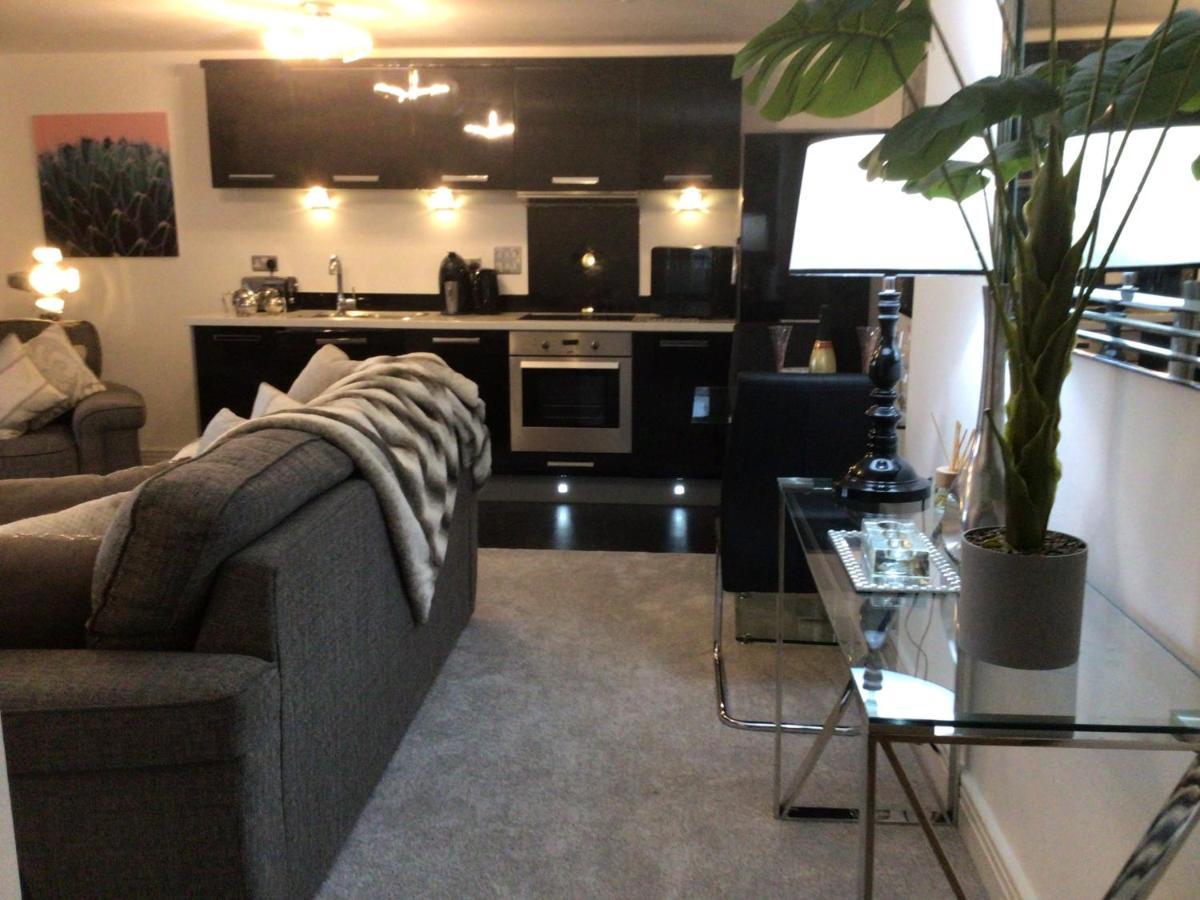 Luxurious River View Apartment With Terrace Worcester Exterior foto