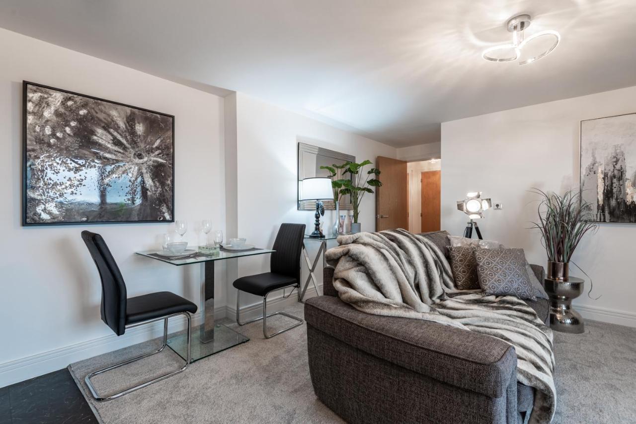 Luxurious River View Apartment With Terrace Worcester Exterior foto
